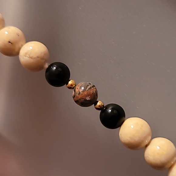 Quartz Animal Print Necklace - Picture 16 of 16